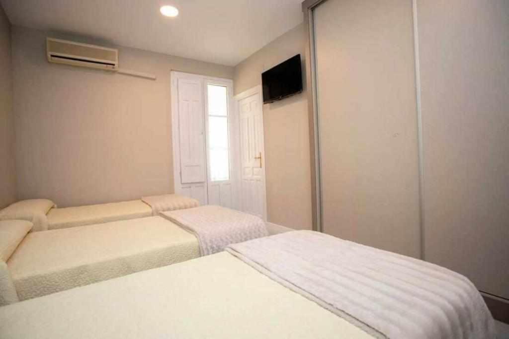 Hostal Viena Plaza Nueva Granada Exteriör bild